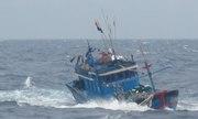 Tàu cá Việt Nam bị tàu Trung Quốc đâm chìm