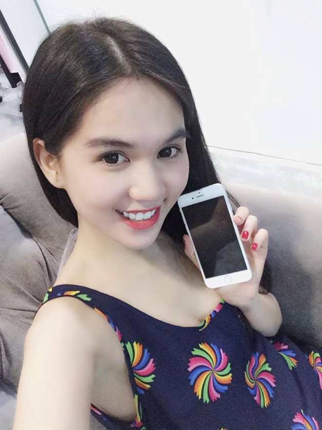 ​Ngọc Trinh là một trong những sao Việt đầu tiên có Iphone 6