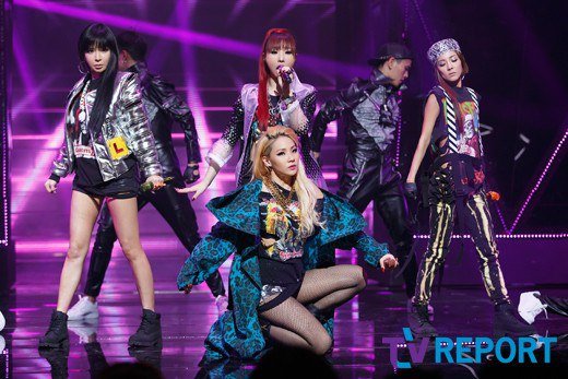 Lùm xùm scandal, 2NE1 rút khỏi các lễ trao giải