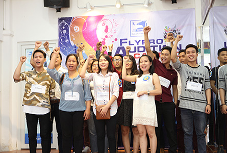 Hàng chục thí sinh hào hứng tại vòng loại đợt 1 của cuộc thi FLYPRO Audition Casting